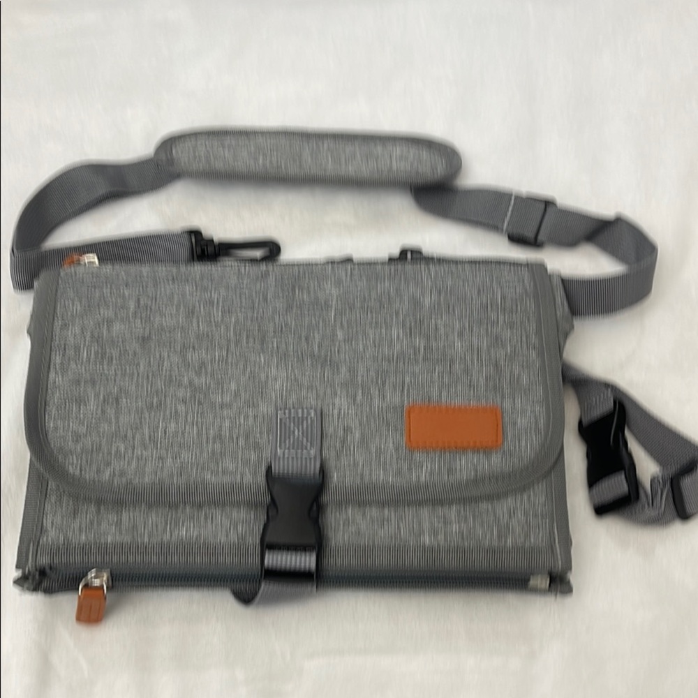 CINVOMI WATERPROOF DIAPER CHANGING MAT BABY KIT , NEW NEVER USED